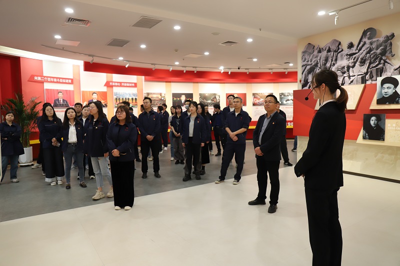 頃刻能源公司黨支部開展“深化黨紀(jì)學(xué)習(xí)教育 ‘頃芯’護航彰顯擔(dān)當(dāng)”主題黨日活動2 (1).JPG
